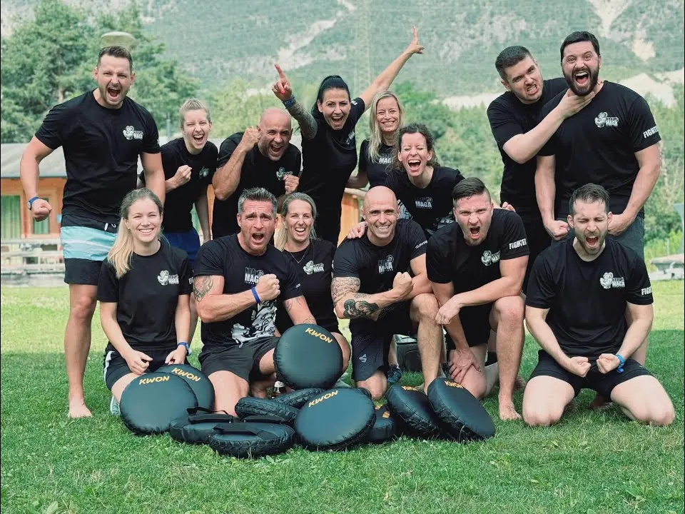 Vorschaubild des Videos: die Gruppe auf der Wiese im Ötztal
